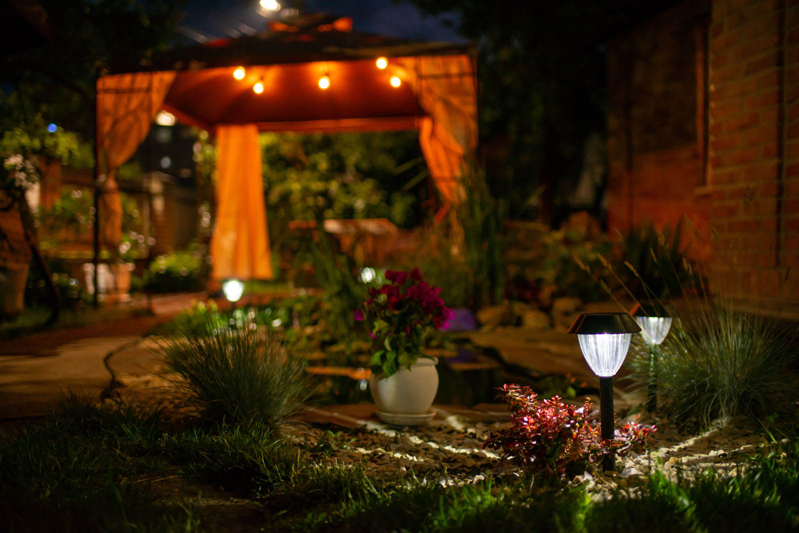New Leaf Services Apartments Landscape Lighting